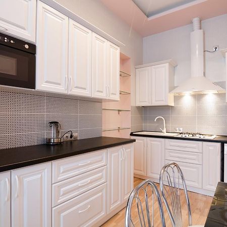 LEOGRAND Apartment on Doroshenka Street 34 Lviv Buitenkant foto
