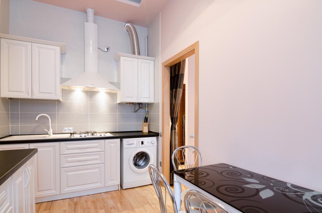 LEOGRAND Apartment on Doroshenka Street 34 Lviv Buitenkant foto
